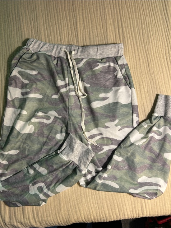 Pants - Women's Camo Jogger Pants - Green Camouflage